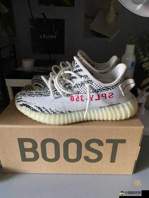 yeezy380 蜜桃粉与白色的时尚魅力